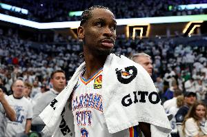 比肩乔詹！亚历山大单个季后赛至少10次30+5助 NBA历史第3人